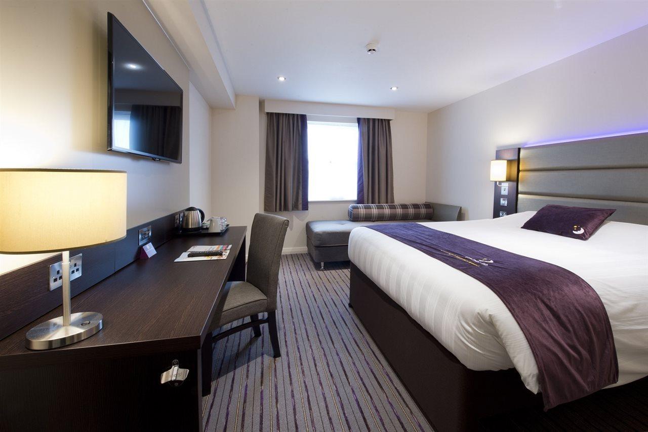 Premier Inn Premier Inn Bideford Extérieur photo
